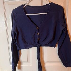 Blue mid rif shirt with buttons and tie in the front